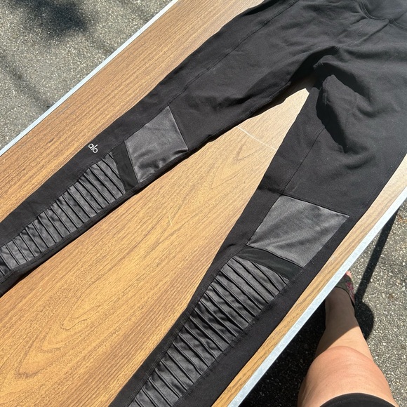 Alo high waist satin panel legging - Picture 1 of 4